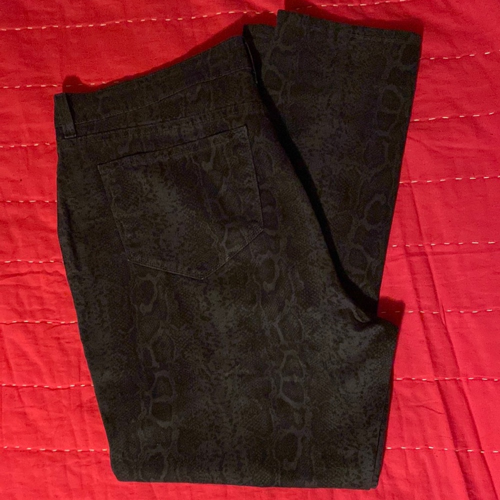 Women’s NYDJ Size 16W snake patterned jeans